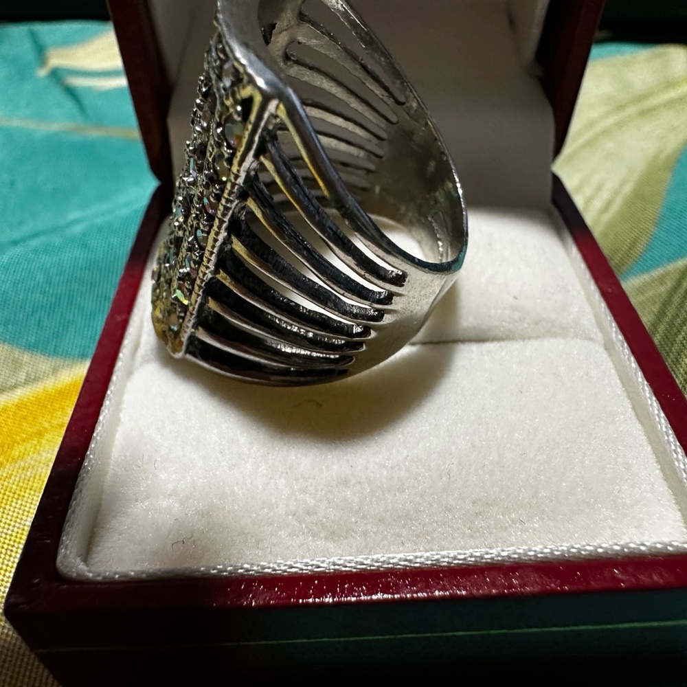 Elegant Multicolor Gemstone Ring - image 3